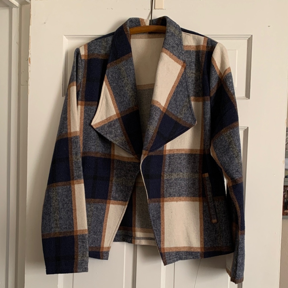 Plaid casual blazer in blue/tan/off white 
Cotton/Spandex (flannel)
Size large